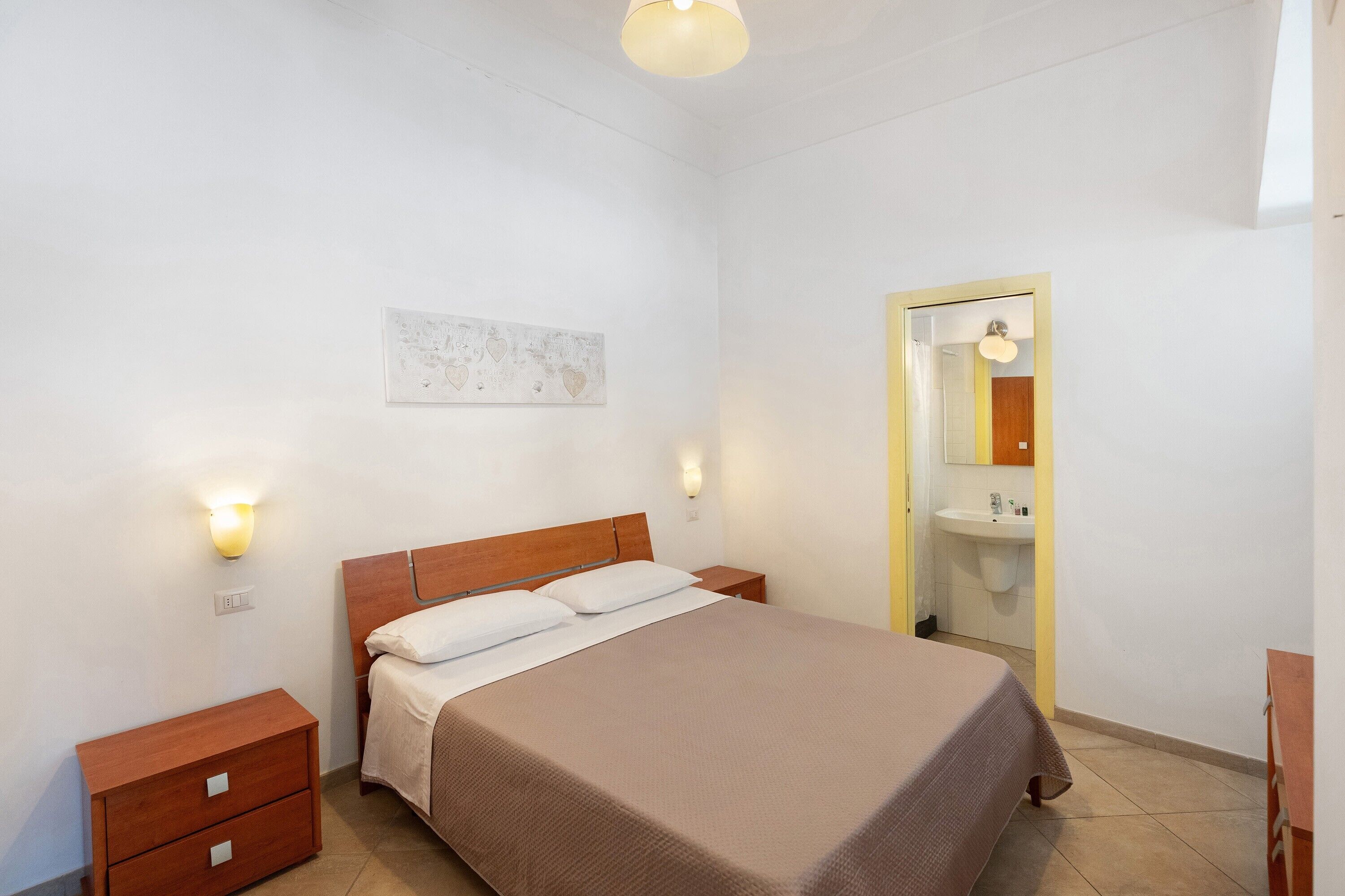 1 slaapkamer, een strijkplank/strijkijzer, wifi, beddengoed