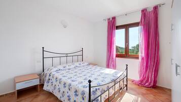 2 chambres, fer et planche à repasser, draps fournis