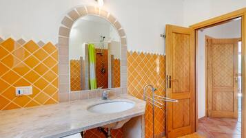 Douche, serviettes fournies