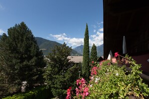Property grounds - Room 'Stanza 23' with Shared Pool, Shared Terrace and Wi-Fi (Merano)