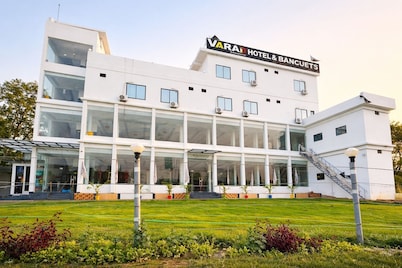 Varad International Hotel and Banquet