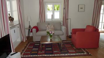 Fernseher, Kamin, Stereoanlage