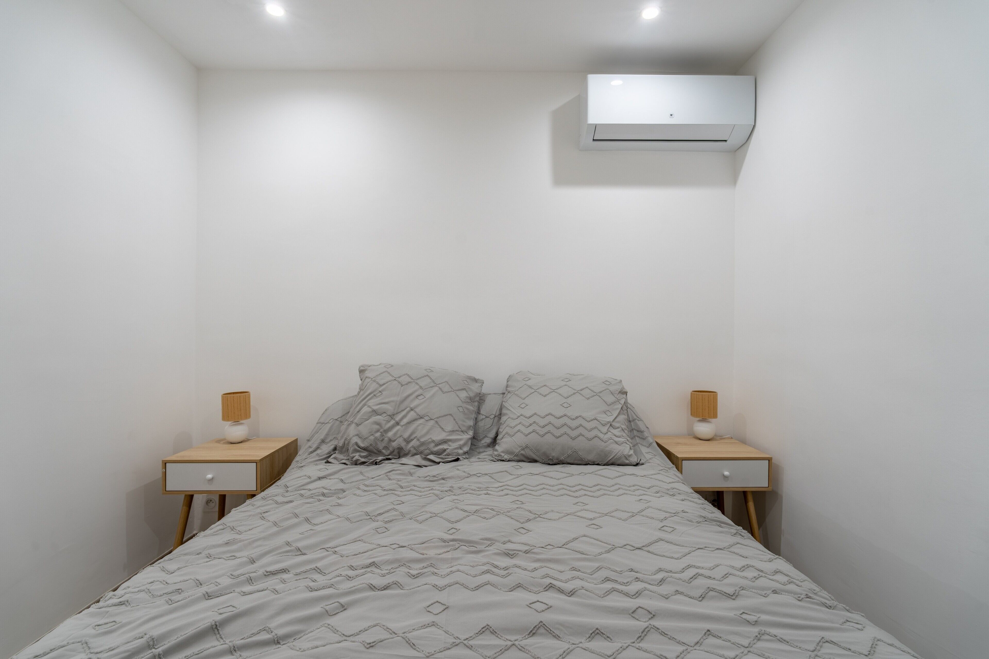 2 bedrooms, bed sheets