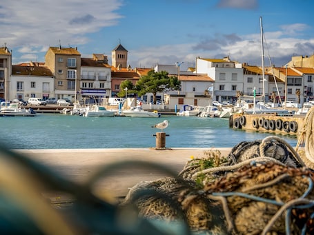 Marina. Apartment 'Port-la-Nouvelle' with Private Garden and Wi-Fi
