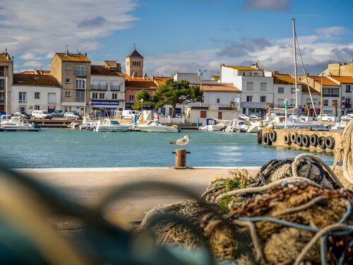 Apartment 'Port-la-Nouvelle' with Private Garden and Wi-Fi