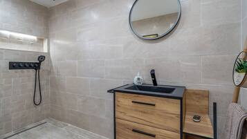 Shower, towels