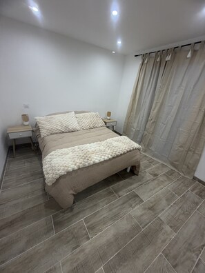 Room - Apartment 'Port-la-Nouvelle' with Private Garden and Wi-Fi (Port-la-Nouvelle)