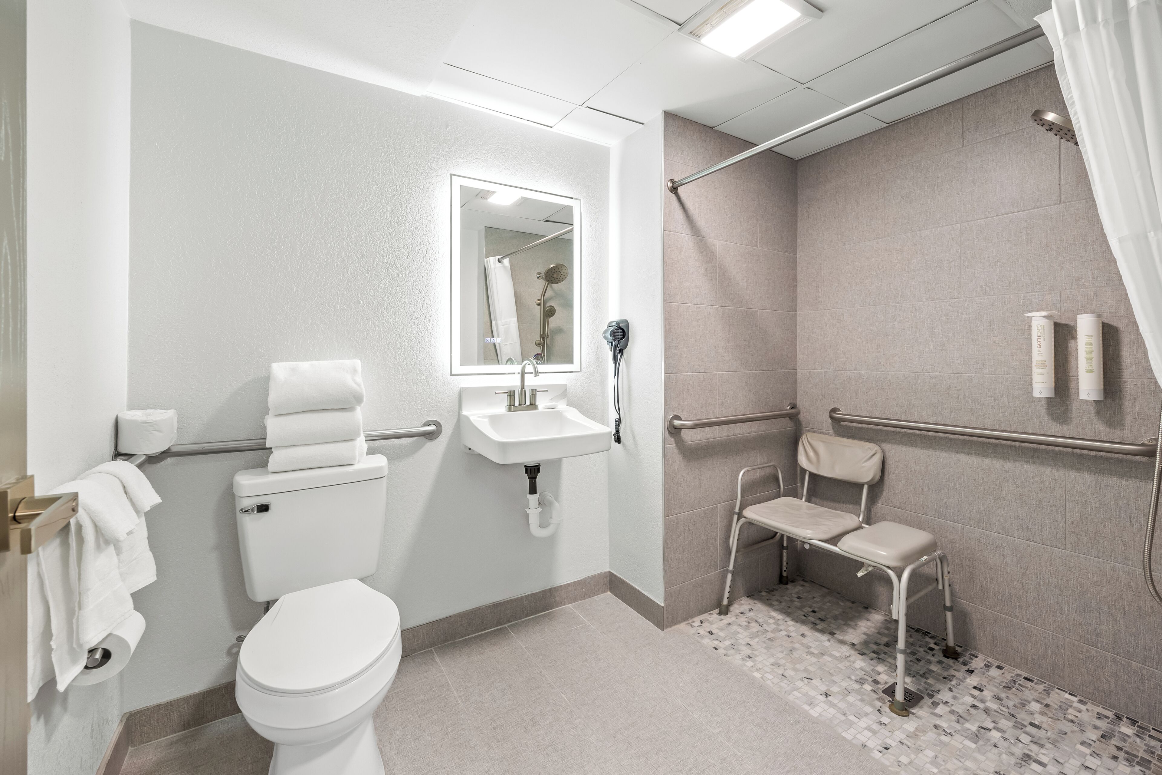 Room, 1 King Bed, Non Smoking | Bathroom | Bathtub, hair dryer, towels, soap