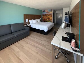 Standard Room, 1 King Bed with Sofa bed, Non Smoking - Clarion Pointe Springfield Southeast (Springfield)