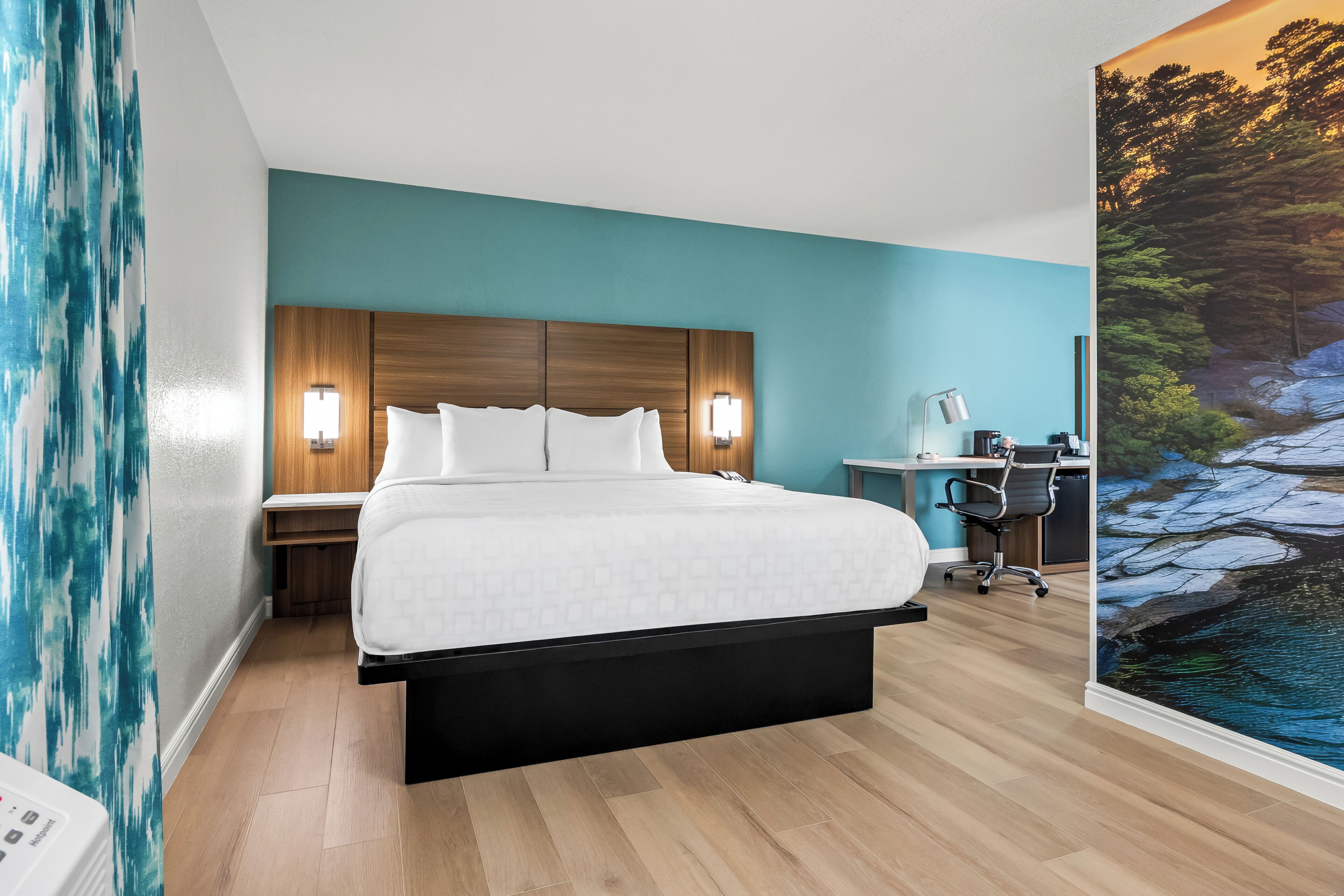 Suite Deluxe, 1 cama de matrimonio grande con sofá cama, no fumadores | Ropa de cama de alta calidad y escritorio