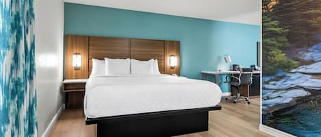 Deluxe Suite, 1 King Bed with Sofa bed, Non Smoking | Premium bedding, desk, laptop workspace, blackout drapes