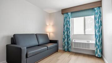 Deluxe Suite, 1 King Bed with Sofa bed, Non Smoking | Premium bedding, desk, laptop workspace, blackout drapes