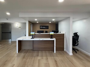 Lobby - Clarion Pointe Springfield Southeast (Springfield)