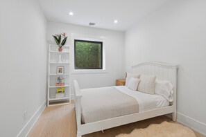 7 bedrooms, iron/ironing board, WiFi, bed sheets - Private Hamptons Estate - 7 BR, Pool, Spa, Sag Harbor (Sag Harbor)