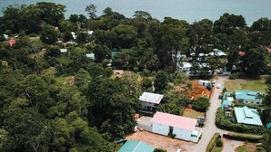 An aerial view of a residential area with houses, roads, and greenery. - Mahali 2: House with 2 bedrooms in Puerto Viejo (Puerto Viejo de Talamanca)