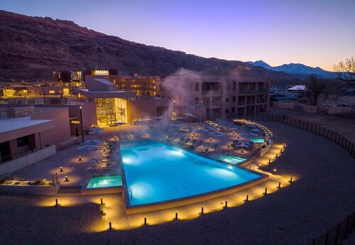 Moab | Desert Retreat | Pool + Hot Tub