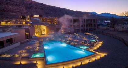 Moab | Group Desert Retreat | Pool + Hot Tub | 3BR Sleeps 8