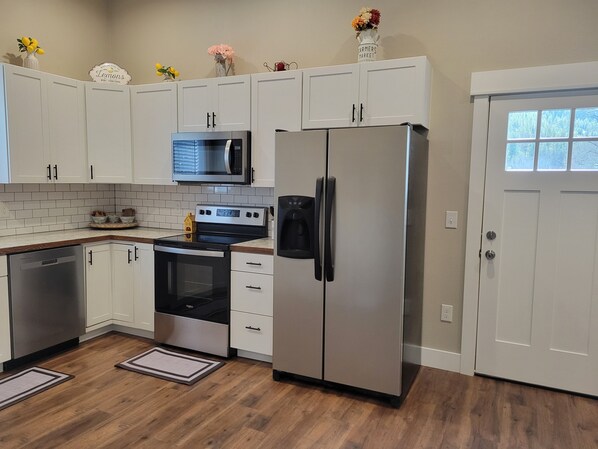 Private kitchen - Silver Fin Retreat - Spacious and Modern (Kamiah)