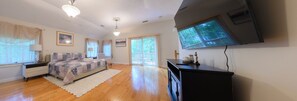 4 bedrooms, in-room safe, desk, iron/ironing board