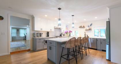 4BR Coastal Retreat Walk to Beach, Deck & BBQ Sleeps 12 Near Ocean Backyard Deck