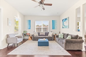 Living area - Charming 3-bedroom house in beautiful St. Augustine with AC (St. Augustine)