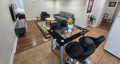 BRIGHT & SPACIOUS 2 BEDROOM SUITE | FULLY EQUIPPED, MINUTES TO TRANSIT & TORONTO