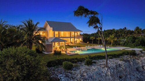 Luxury Villa On a Cliff: Ocean Views, Full Butler/Chef Service, Up to 15 guests