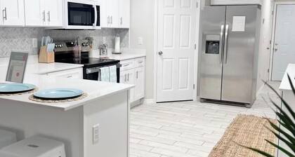 Beach Vibe Home! 3 rooms,2 Bathrooms