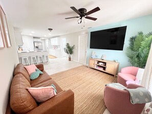 Living area - Beach Vibe Home! 3 rooms,2 Bathrooms (Ruskin)