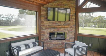 Pet Friendly 2-bedroom loft cabin at Black Prong Resort
