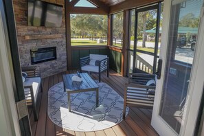 Living area - Pet Friendly 2-bedroom loft cabin at Black Prong Resort (Morriston)