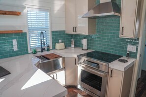 Private kitchen - Pet Friendly 2-bedroom loft cabin at Black Prong Resort (Morriston)