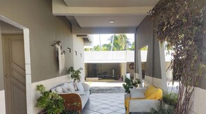 Casa de luna de miel, acceso a la alberca, vista al lago | Vista al jardín