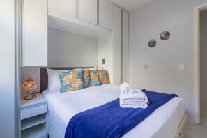 Een strijkplank/strijkijzer, gratis wifi, beddengoed