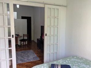 1 sovrum, strykjärn/strykbräda, internet och sängkläder