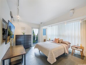 Room - OCEANSIDE SANCTUARY - Waterfront 2 bed/2bath on Oahu's Gold Coast (Honolulu)