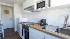 Coffee/tea maker, fridge, microwave, oven - Stylish and chic apartment, near the Croisette (Cannes)