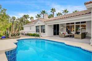 Outdoor pool - Quiet 4BR Home w/ Pool Near Summerlin and Strip Central to Everything (Las Vegas)