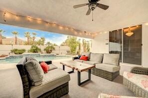 Outdoor pool - Quiet 4BR Home w/ Pool Near Summerlin and Strip Central to Everything (Las Vegas)