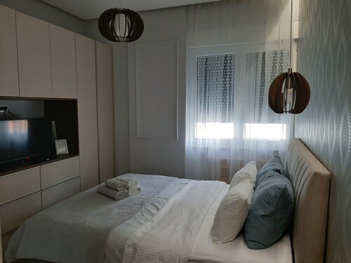 Cozy 1-bedroom apartment in soothing Bijeljina with AC