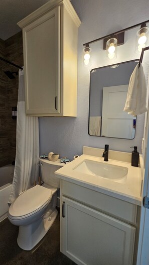 Bathroom - Salt & Sky, Unit A Side (Matagorda)