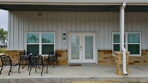 Outdoor dining - Salt & Sky, Unit B side (Matagorda)