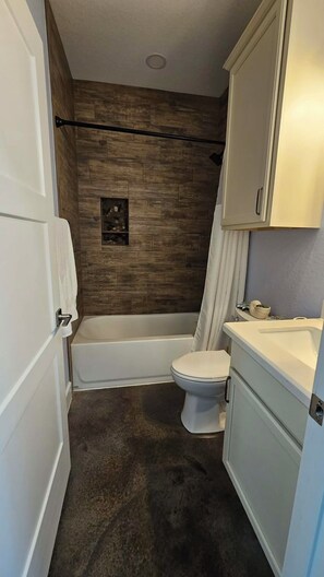 Bathroom - Salt & Sky, Unit B side (Matagorda)