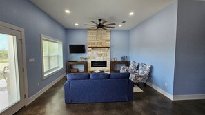 Smart TV, fireplace - Salt & Sky, Unit B side (Matagorda)