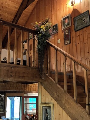 Interior - Charming log home with acres of hiking trails (Franklin)