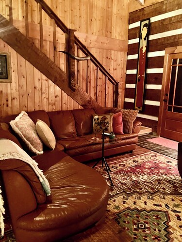 Charming log home with acres of hiking trails