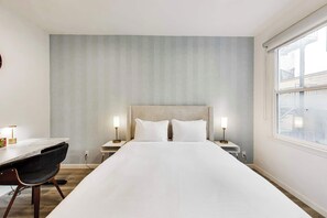 3 slaapkamers, een bureau, een strijkplank/strijkijzer, wifi