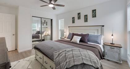 NEW Spacious 2BR Condo w Pool Near Domain & DT