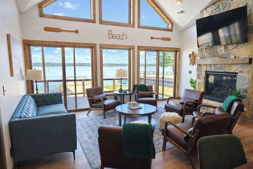 10BR Lakehouse Sleeps 28| Hot Tub & Beach |Pontoon