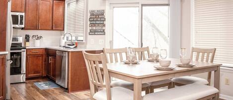 Condo, Multiple Beds, Fireplace, Golf View (Lakeside Living at Abbey Springs) | Dining